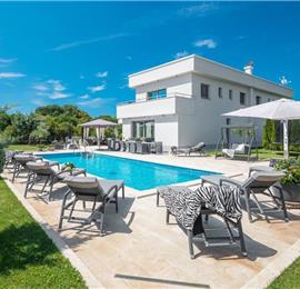 8 Bedroom Villa with Pool near Liznjan, Istria, Sleeps 16 